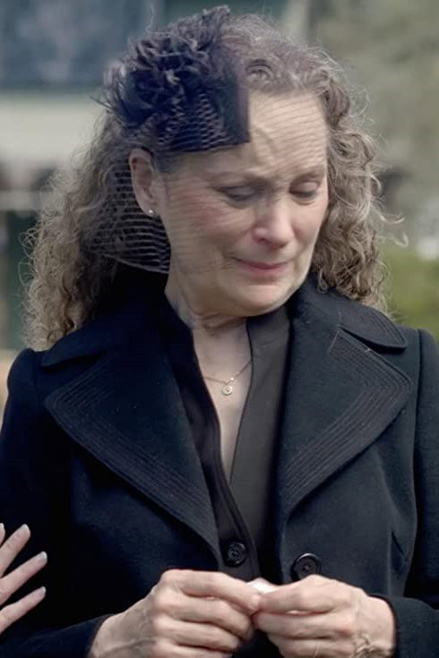 Lizbeth Mackay as Ronnie in Dark Moon