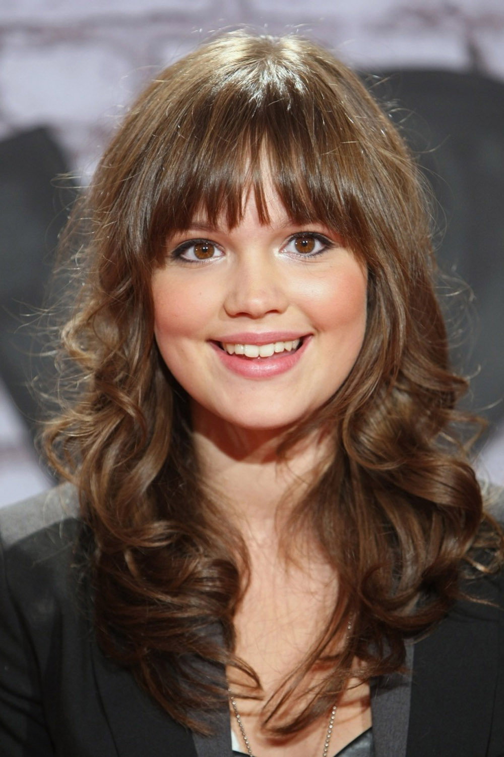 Emilia Schüle as Eva in Ku'damm 56 – Rebel With a Cause