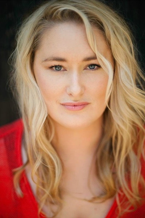 Lucinda Jane Tarrant as Vicky in Auckward Love