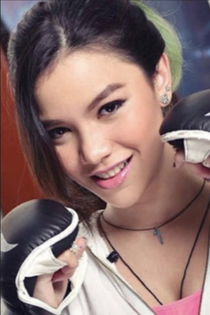 Rifqa Amalsyita as Arini in Seteru