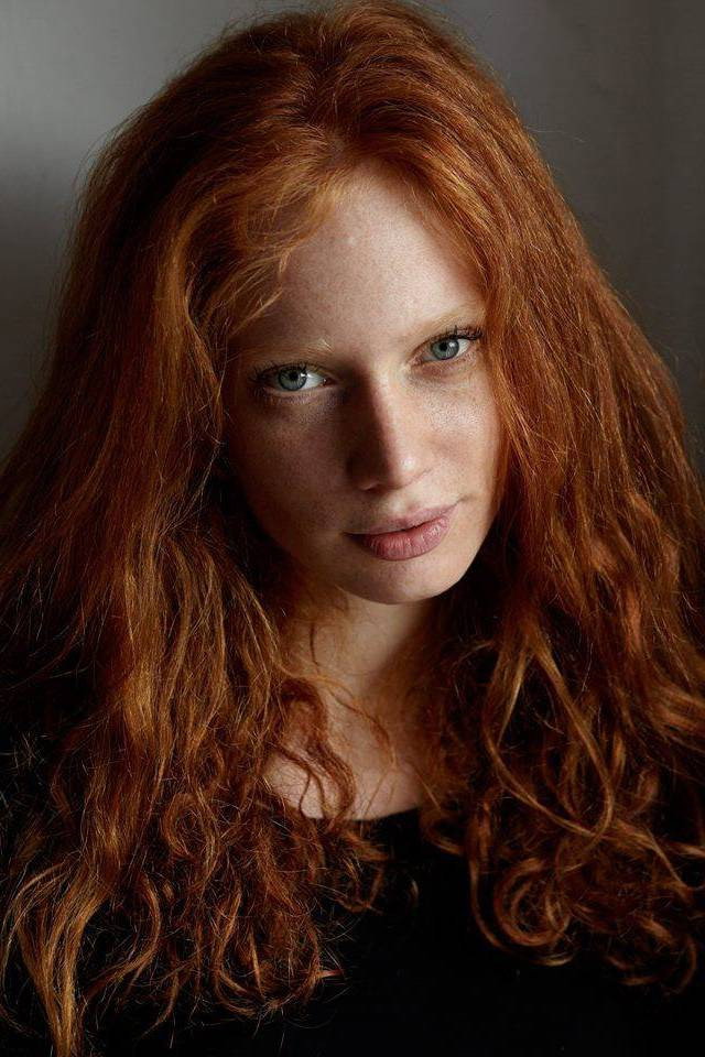 Anne-Lise Maulin as Nirvana Queen in ExtaZus