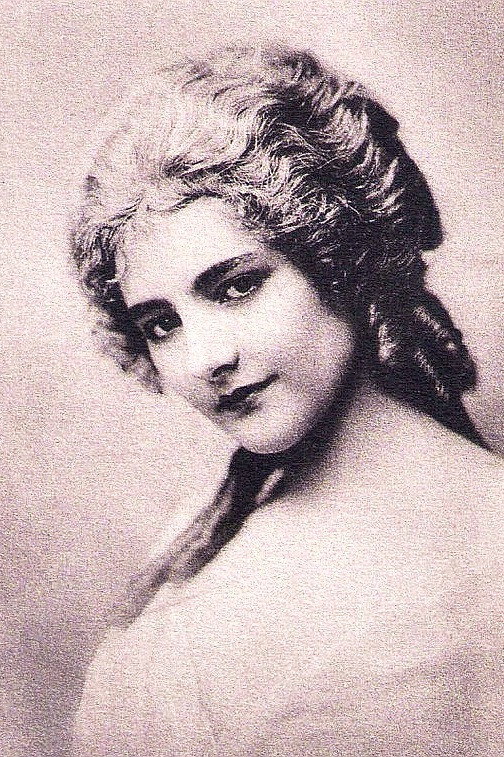 Francine Mussey as Christiane in The House of Mystery