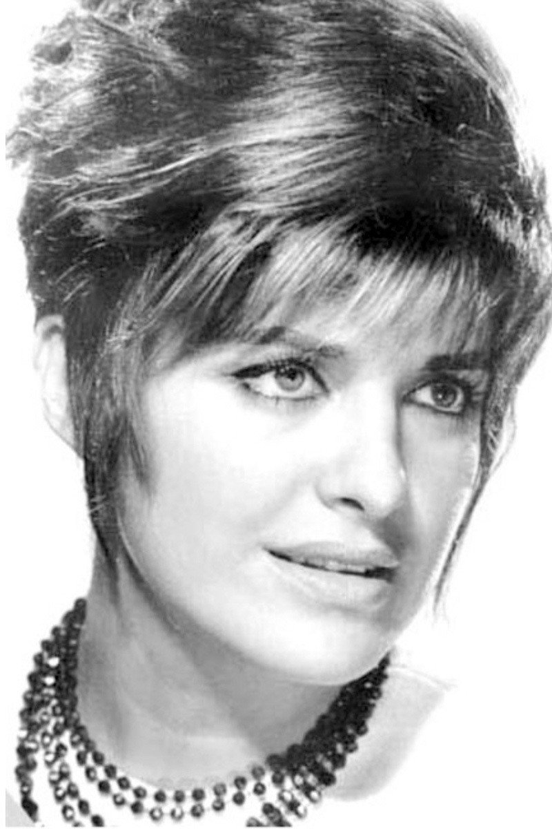 Teresa Blasco as Ramona in La pérgola de las flores
