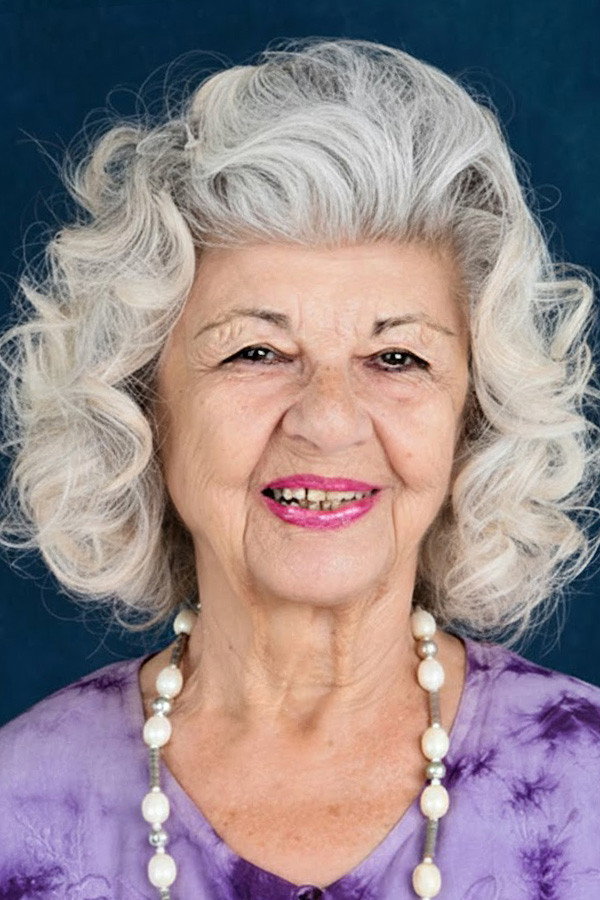 Jeyan Mahfi Tözüm as (Emel Sayın Seslendirmesi) in Rüzgar