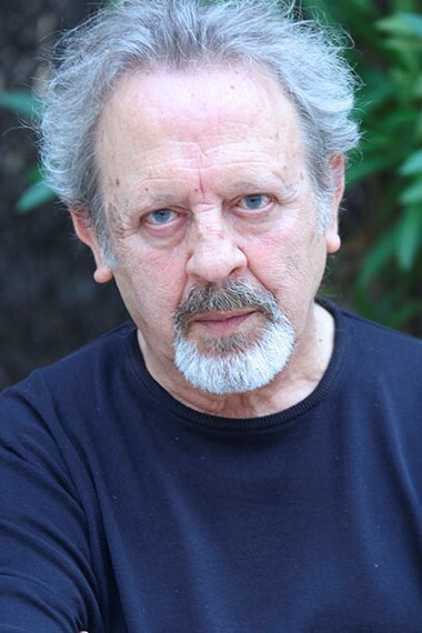 Blai Llopis as Àngel Mora in La fossa