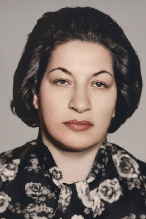 Hikmet Gül as Hikmet Hanım in Şendul Şaban