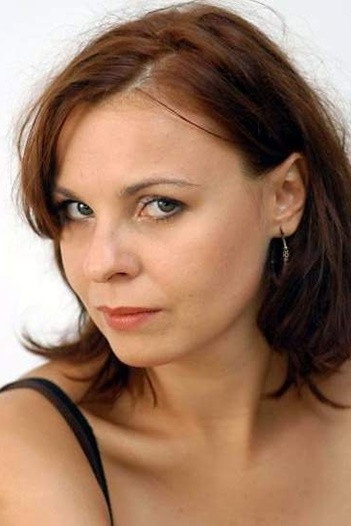 Járó Zsuzsa as Zsuzsa in Down by Love