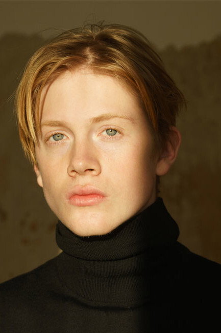 Casper von Bülow as Lukas Heller in Unsichtbarer Angreifer