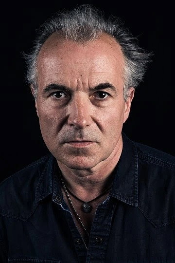 Jâms Thomas as Wncwl Harri in Burial