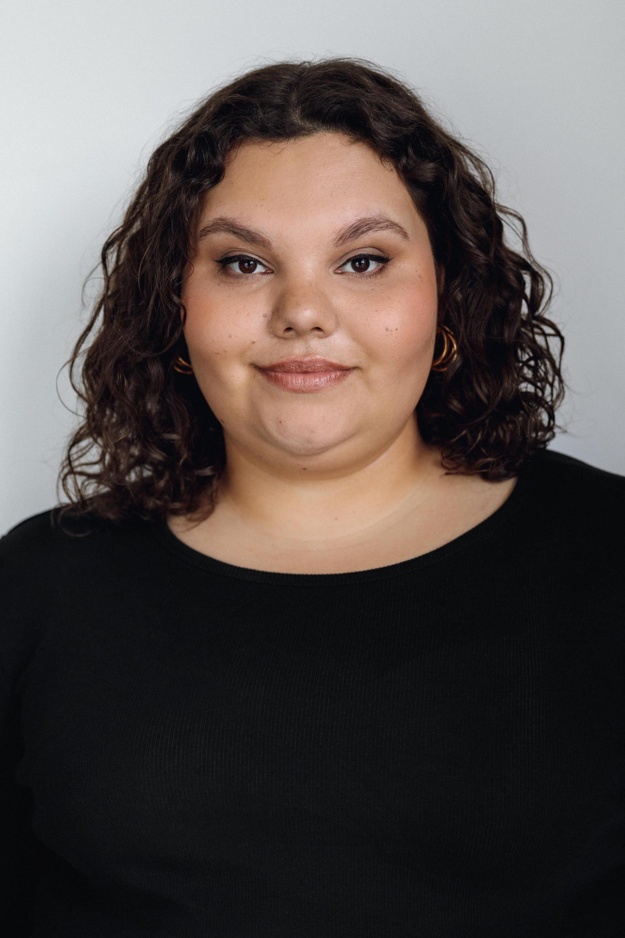 Kartanya Maynard as Molly in Gold Diggers
