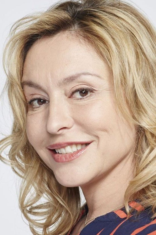 Jeanne Savary as Marjorie Le Kervelec in En Famille