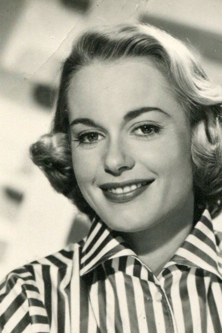 Josephine Griffin as Yvonne Pascoe in The Crowded Day