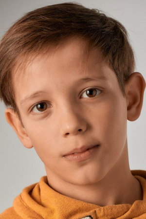 Никита Табунщик as Maks in My Dad is Not a Gift