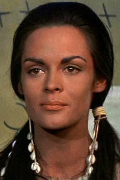 Lina Marín as Rutila in El medio pelo