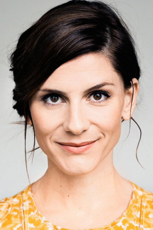 Christina Hecke as Claudia Voigt in Isi & Ossi