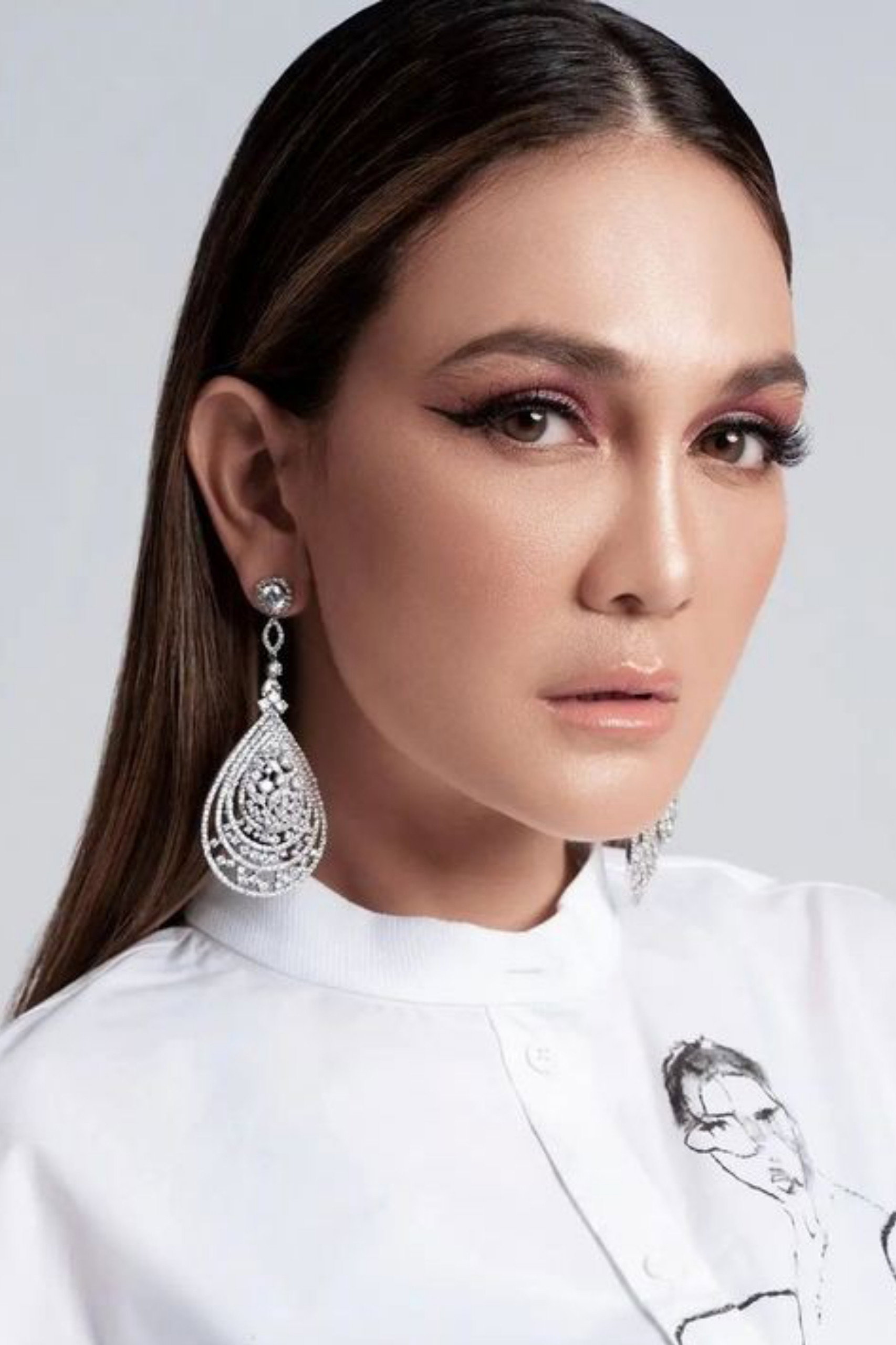 Luna Maya as Diany in Eggnoid