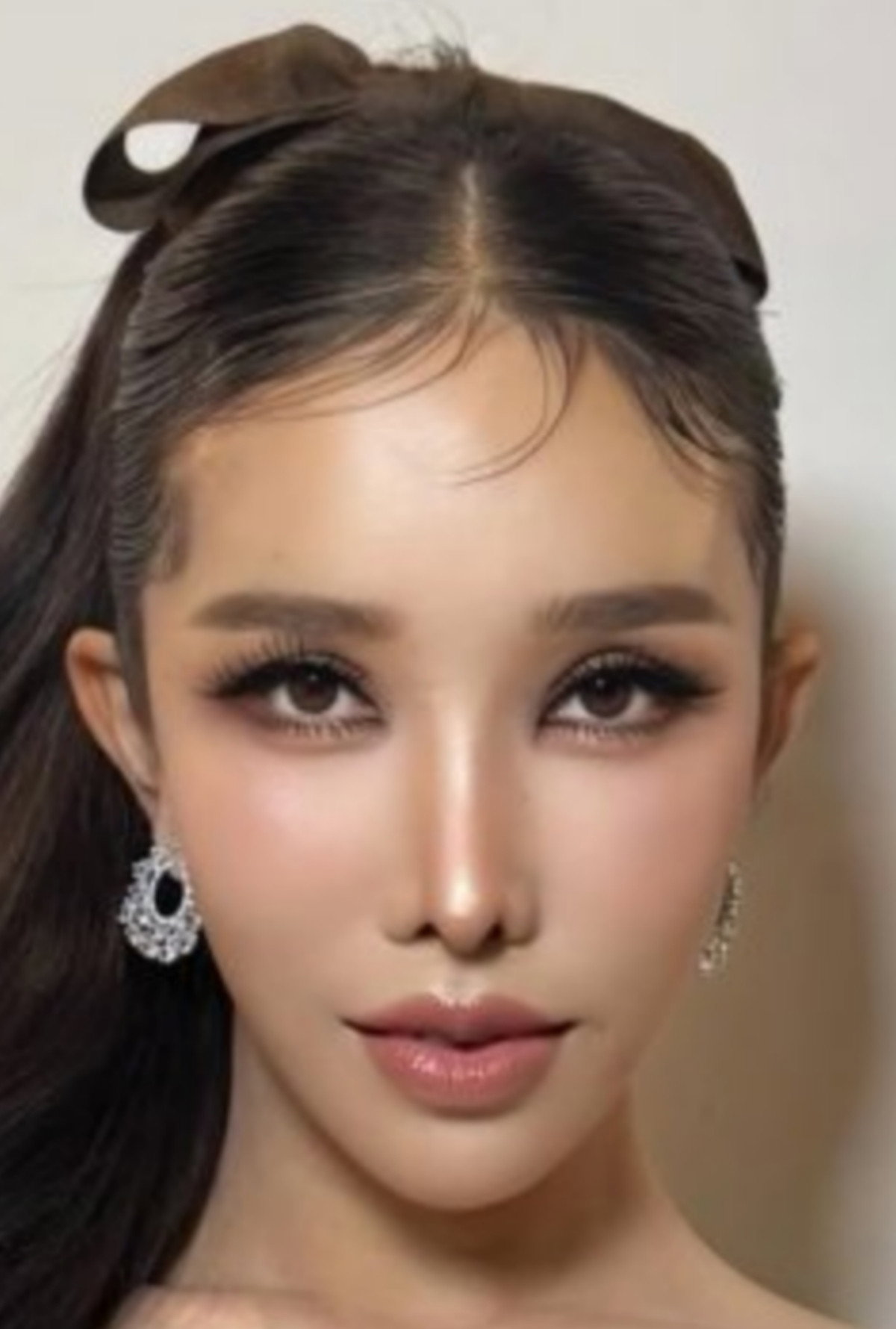 Teerawat Budtaya as Wanwan in I Wanna Be Sup'Tar