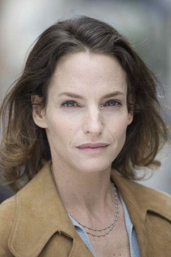 Smadi Wolfman as Docteur Elizabeth Stunia in Cain