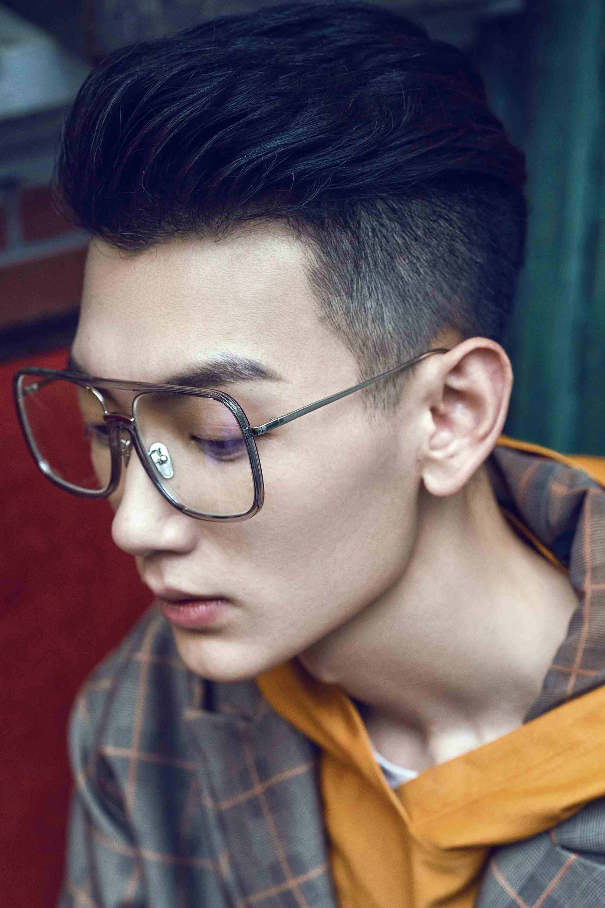 Hao Shuai as Hua Yunfei in The Dark Lord