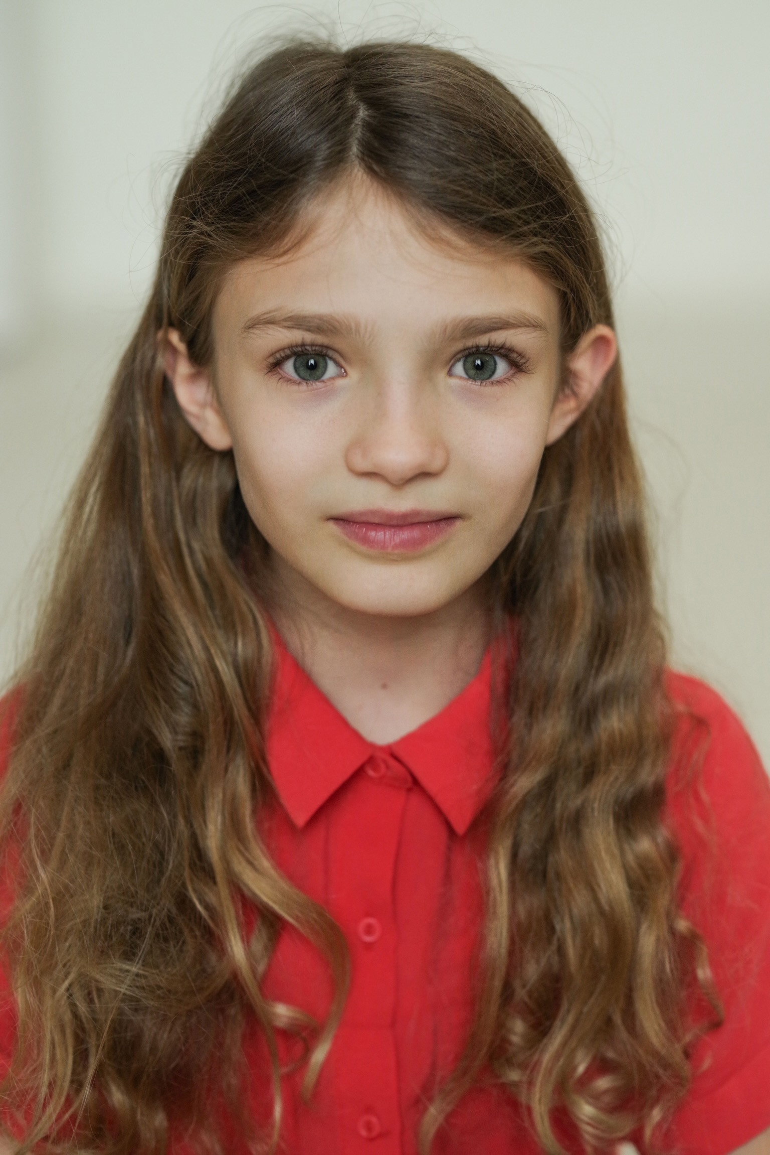 Naila Schuberth as Chrissie in Gefährliche Nähe