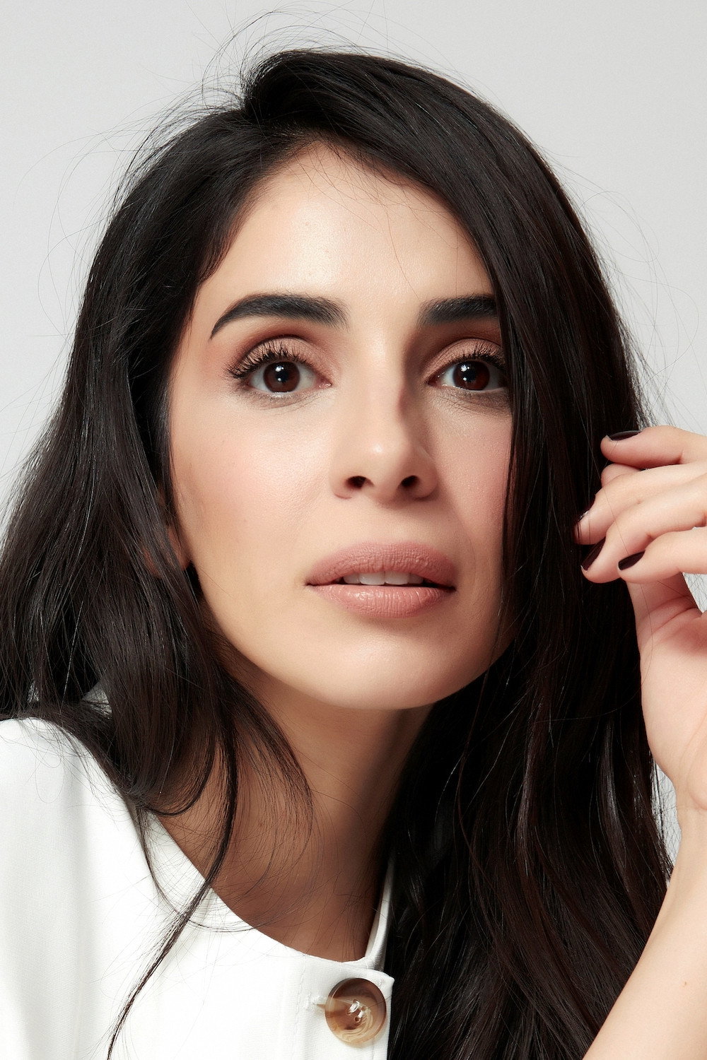 Beyza Şekerci as Zehra in Türkan