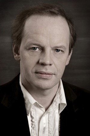Hendrik Toompere as Robi in Smile at Last
