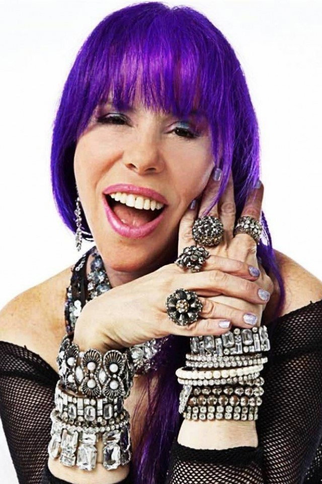 Baby do Brasil as Self in Janis, Amores de Carnaval