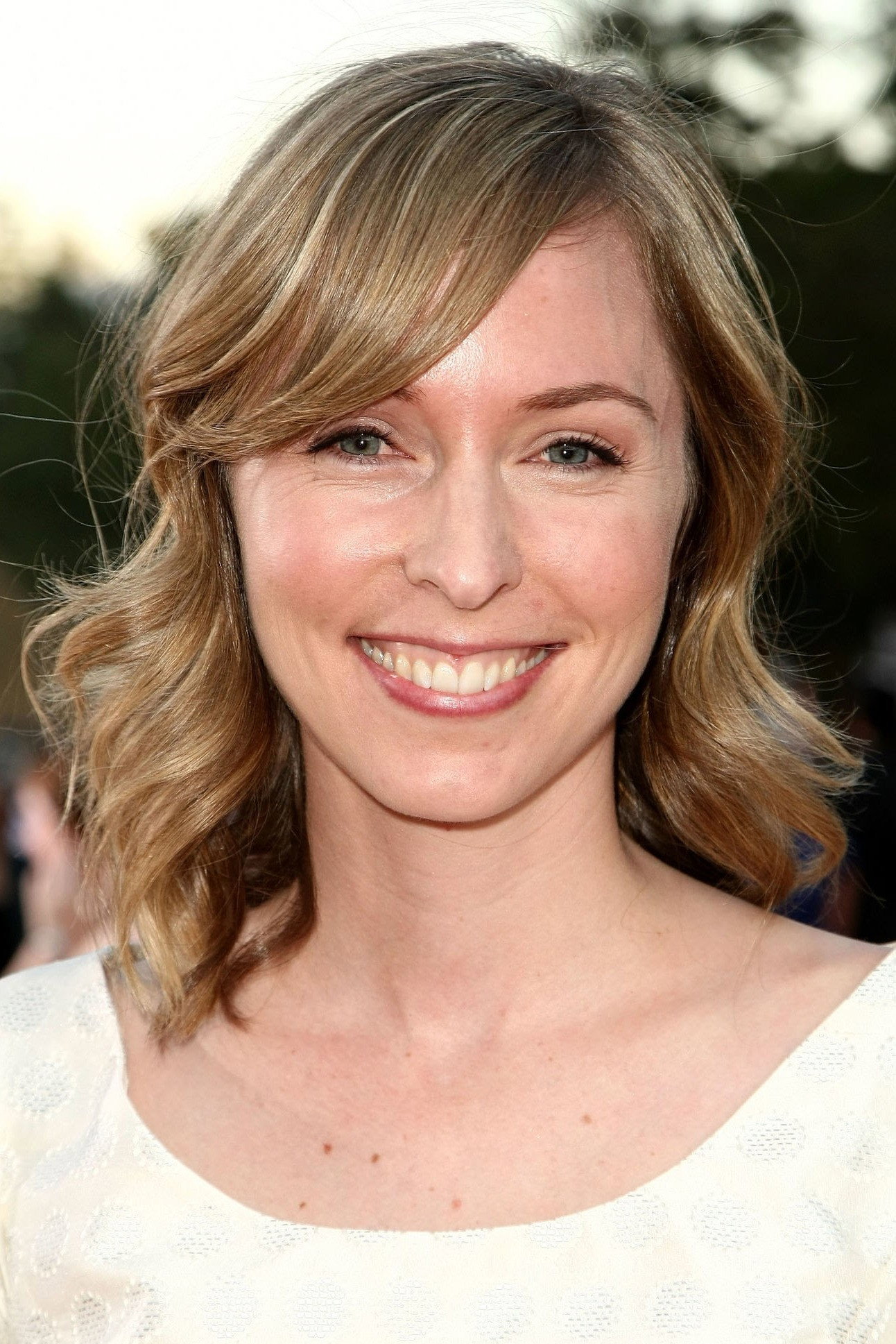 Elissa Knight as Tia (voice) in Tokyo Mater