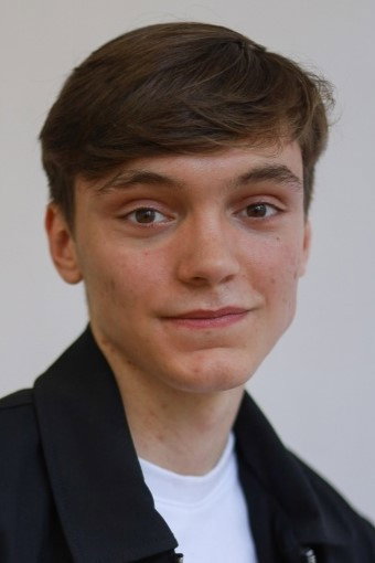 Félix-Antoine Bénard as Paul in Humanist Vampire Seeking Consenting Suicidal Person