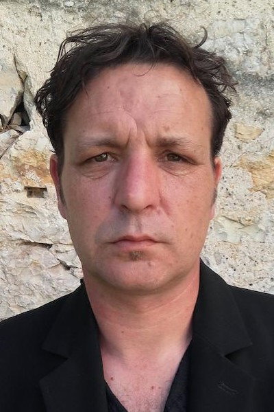 Erwan Ribard as L'agent immobilier in Hold Me Tight