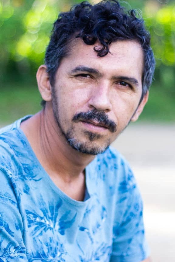 Rubens Santos as Bactéria in Partiu América