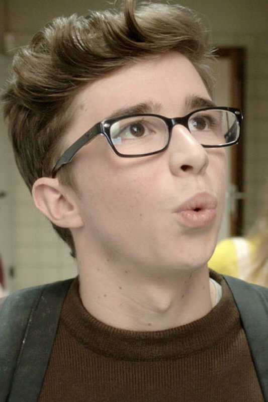 Jimmy Labeeu as Dylan in Rattrapage