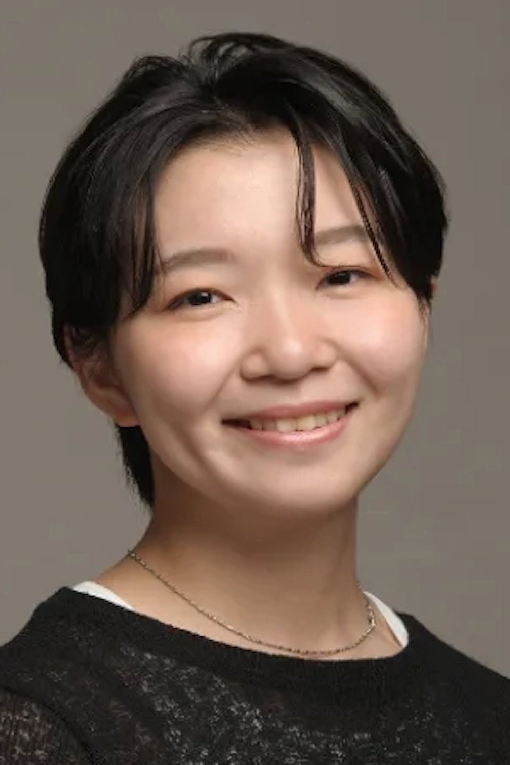 前見琉綺亜 as Girl 4 in Signal and Signaless