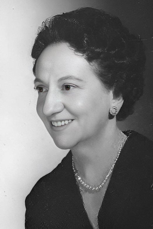 Julia Caba Alba as Tía de Mariflor in La esfinge maragata