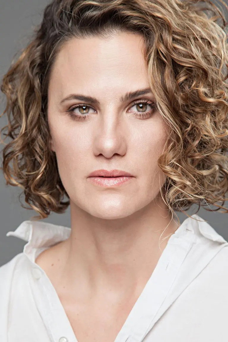 Isabel Aerenlund as Himari Miller in Futuro desierto