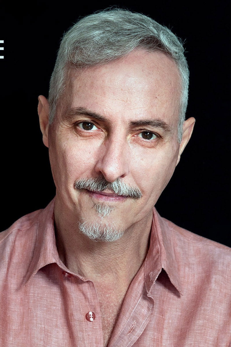 Pedro Aznar as Self in Bios. Vidas que marcaron la tuya: Charly García