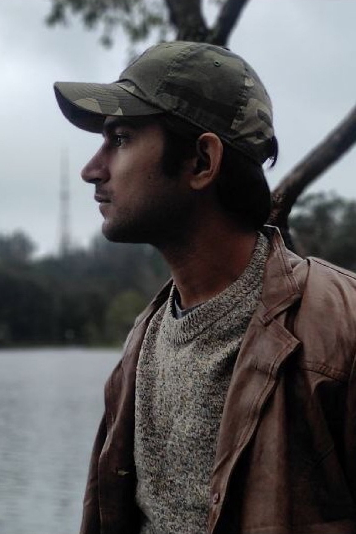Anil Modi as Stranger in Almari