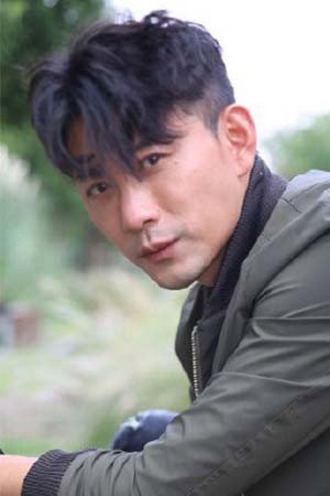宫宏佳 as Zhang Cheng in The Raid