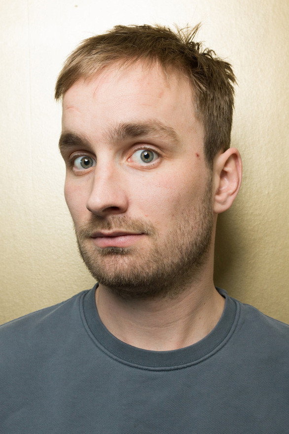 Tom van Kalmthout as Erik in Rundfunk