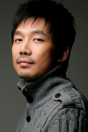 현성 as Kim Tae-moo in Three Friends