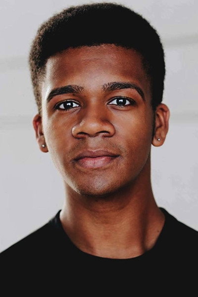 Robert T. Cunningham as Damon Hall in Mom and Dad
