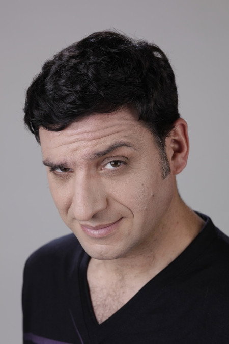Daniel Campomenosi as El Negro in Más respeto que soy tu madre