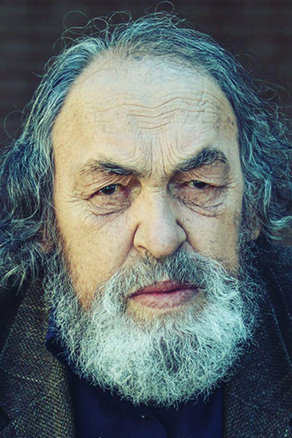 Mahmoud Nazaralian as Orooj in A Few Kilos of Dates for a Funeral