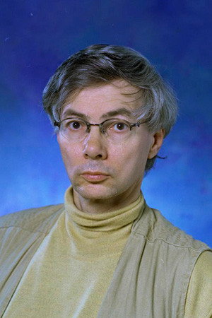 Emerson Vermaat as Self - Presenter in Behind the scenes of fascism