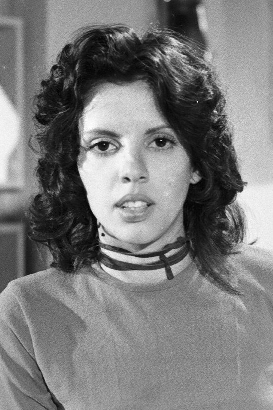 Lúcia Alves as Veroca in Plumas & Paetês