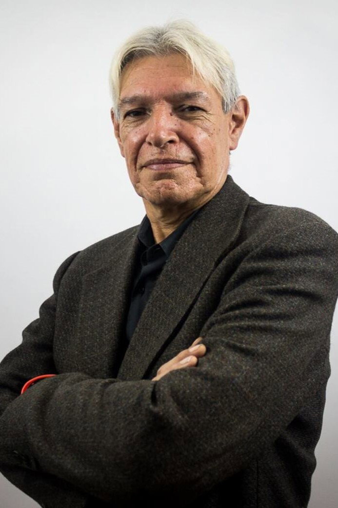 Juan Manuel Ochoa as Grover in Confianza