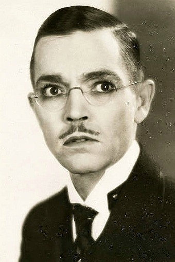Johnny Arthur as Henry Sweet in Down with Husbands