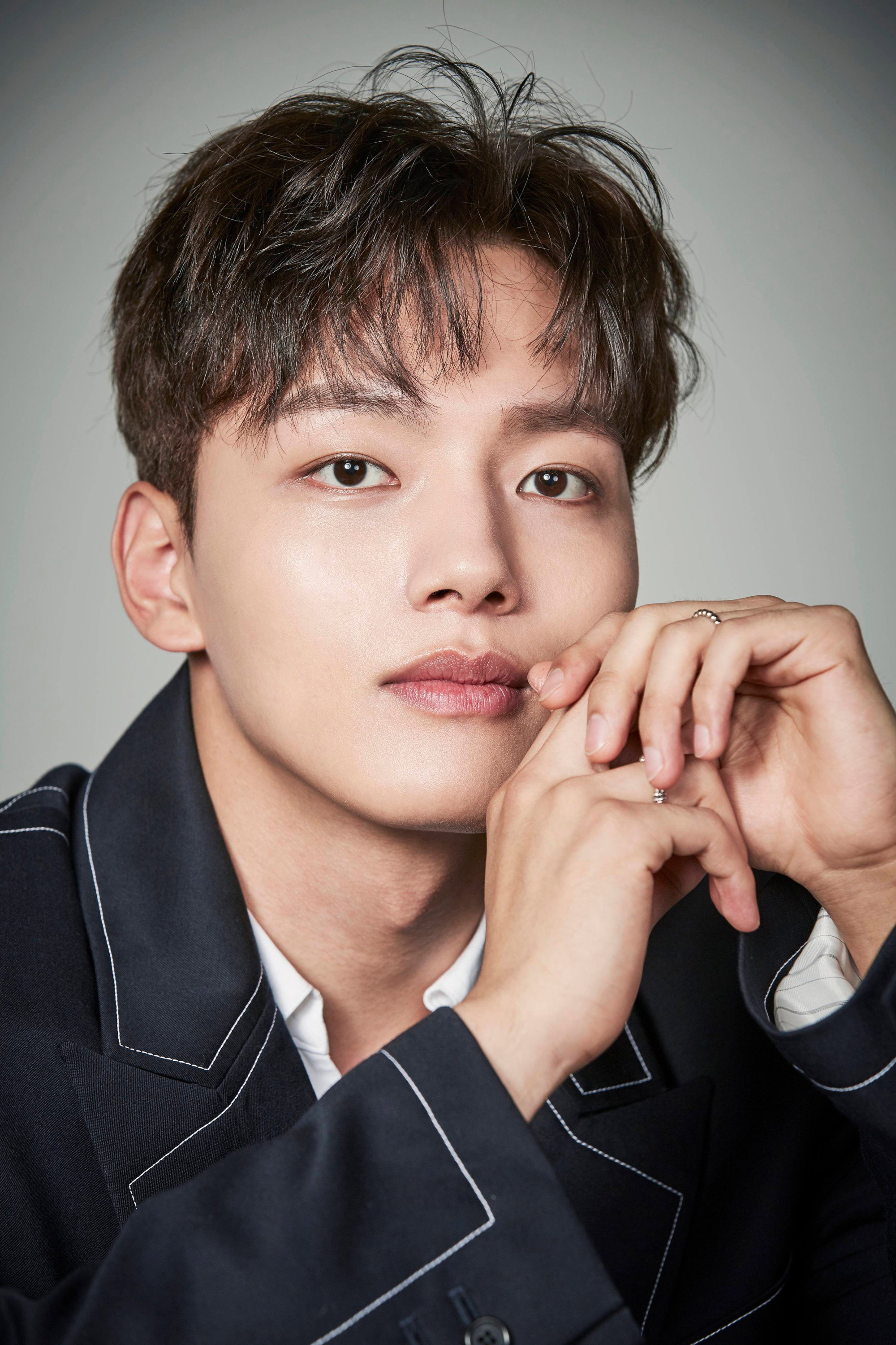 여진구 as Eun Gye-hoon in Link: Eat, Love, Kill