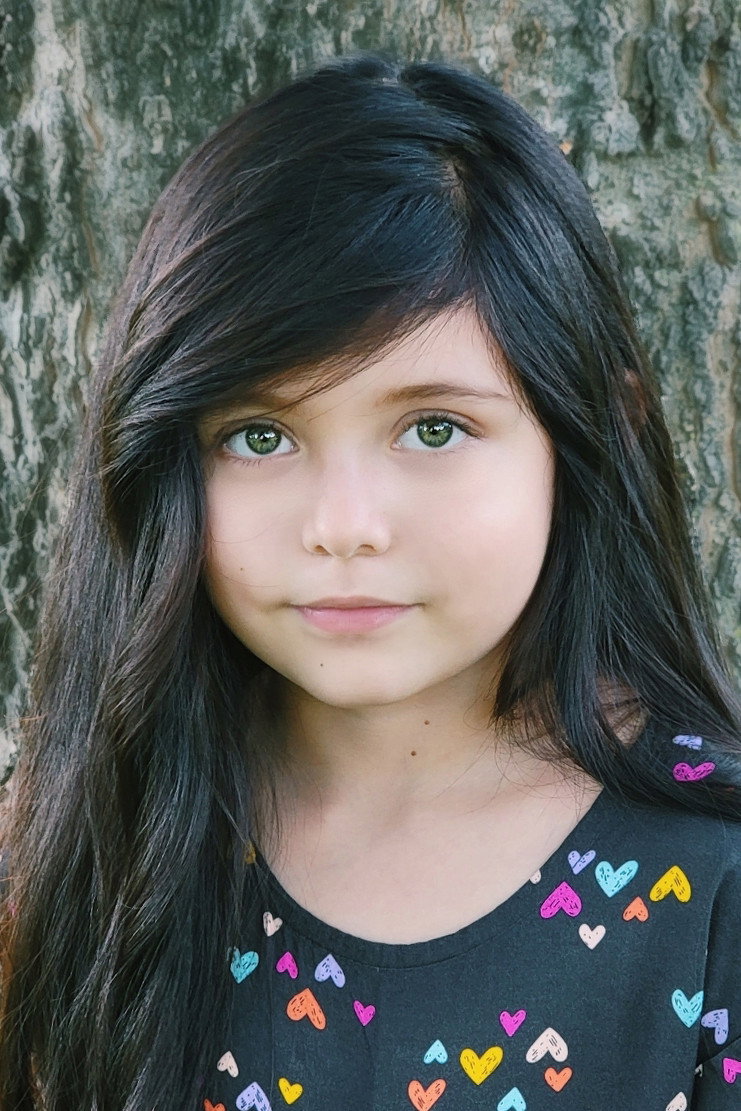 Ionie Olivia Nieves as Minnie (7 yo) in Hypnotic