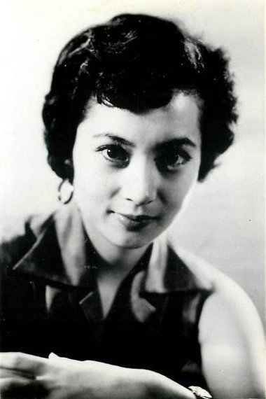 南寿美子 as Mother in Love Hunter